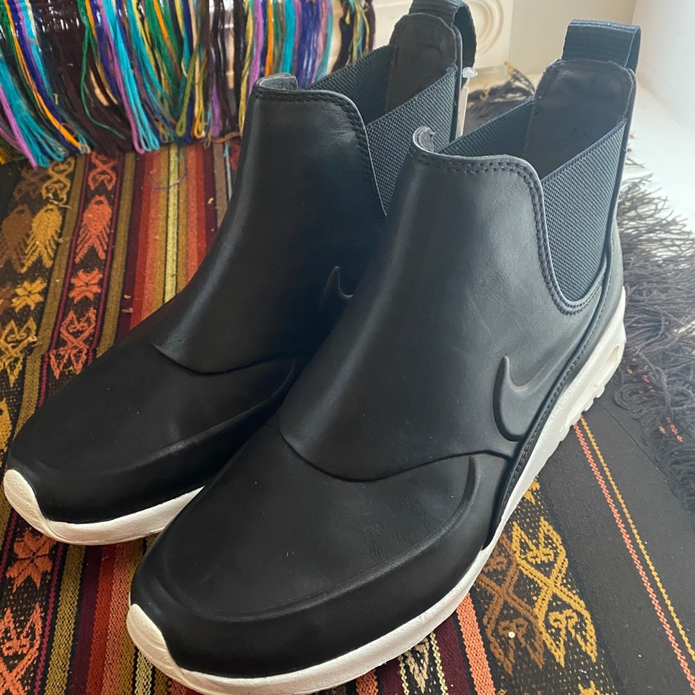 Black Nike Air Max Thea - size 8